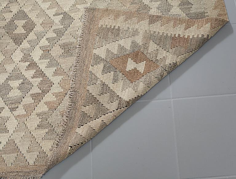 MATTO, kelim. Noin 275 x 215 cm.