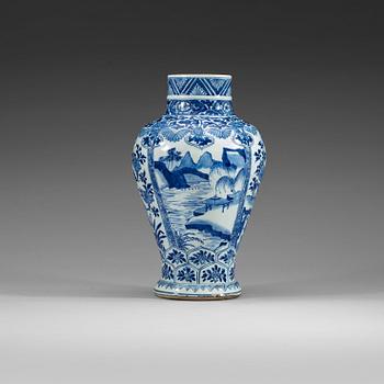 393. A blue and white urn, Qing dynasty, Kangxi (1662-1722).