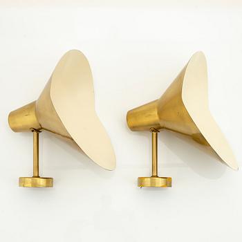 Hans Bergström, a pair of model V319 brass wall lights, Ateljé Lyktan.