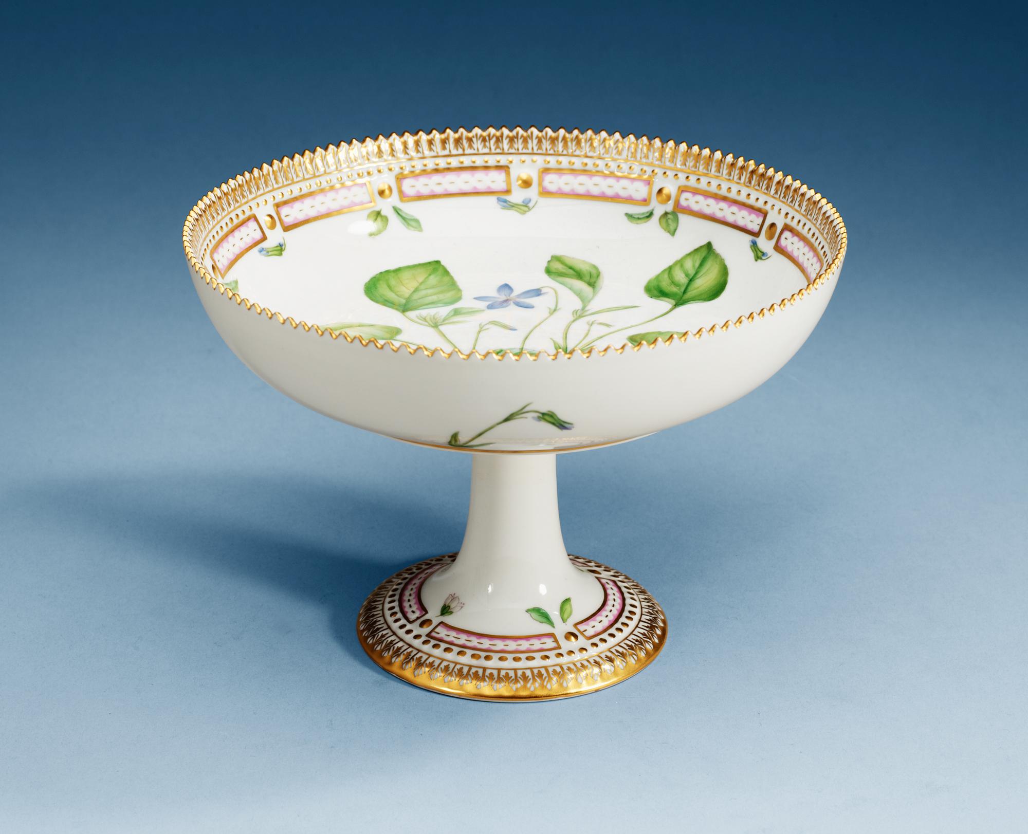 A Royal Copenhagen 'Flora Danica' cake stand, Denmark, 20th Century.