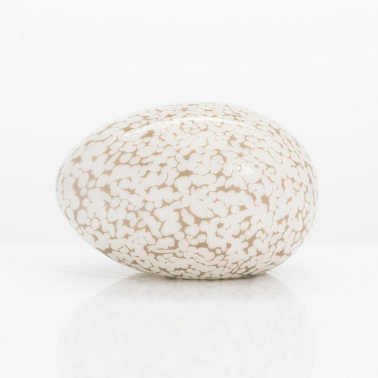 Oiva Toikka, three glass birds with egg, signed O. Toikka Nuutajärvi.