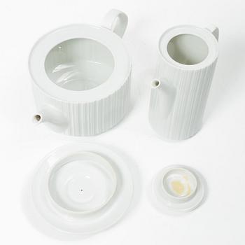 Tapio Wirkkala, A dinner service, 81 pieces, porcelain, “Variation”, Rosenthal Studio-line, designed in 1962.