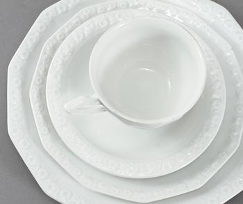 MATSERVISDELAR, 63 delar, "Classic rose", Rosenthal, 1900-talets andra hälft.