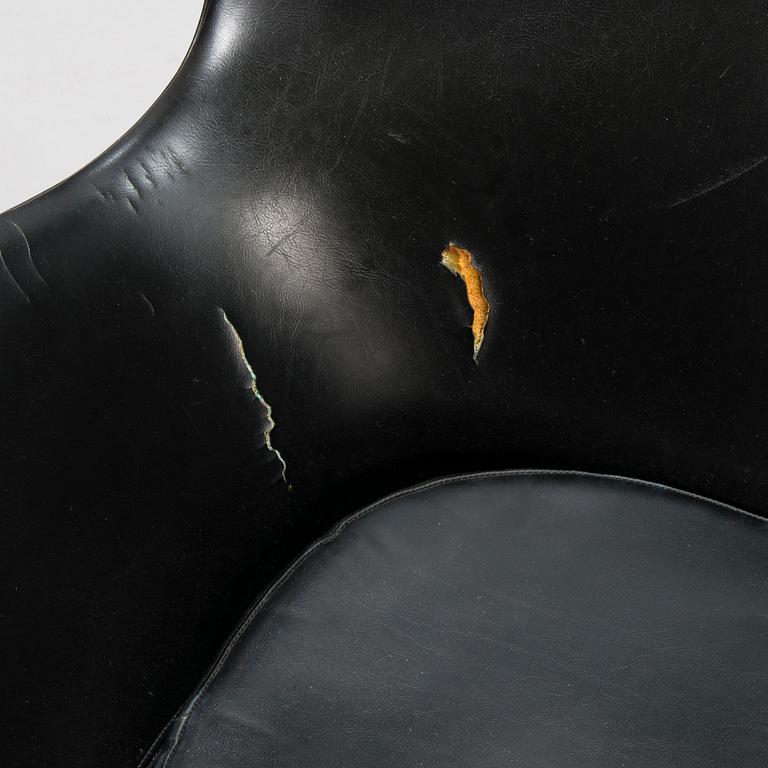ARNE JACOBSEN, A 1960s arm chair "Egg chair" designed for Fritz Hansen, Denmark.
