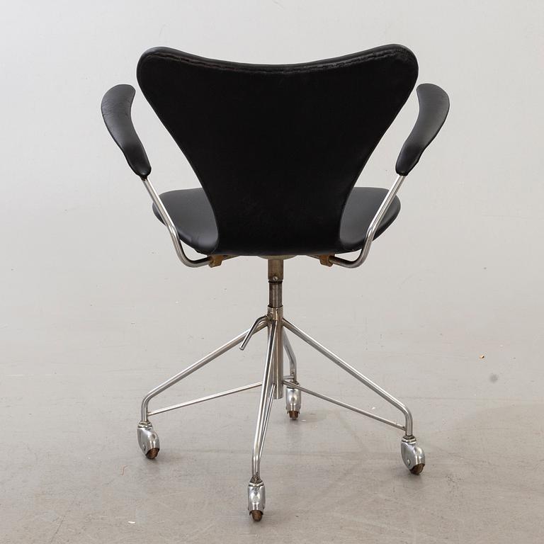 ARNE JACOBSEN, kontorsstol, "Sjuan", Fritz Hansen, 1950/60-tal.