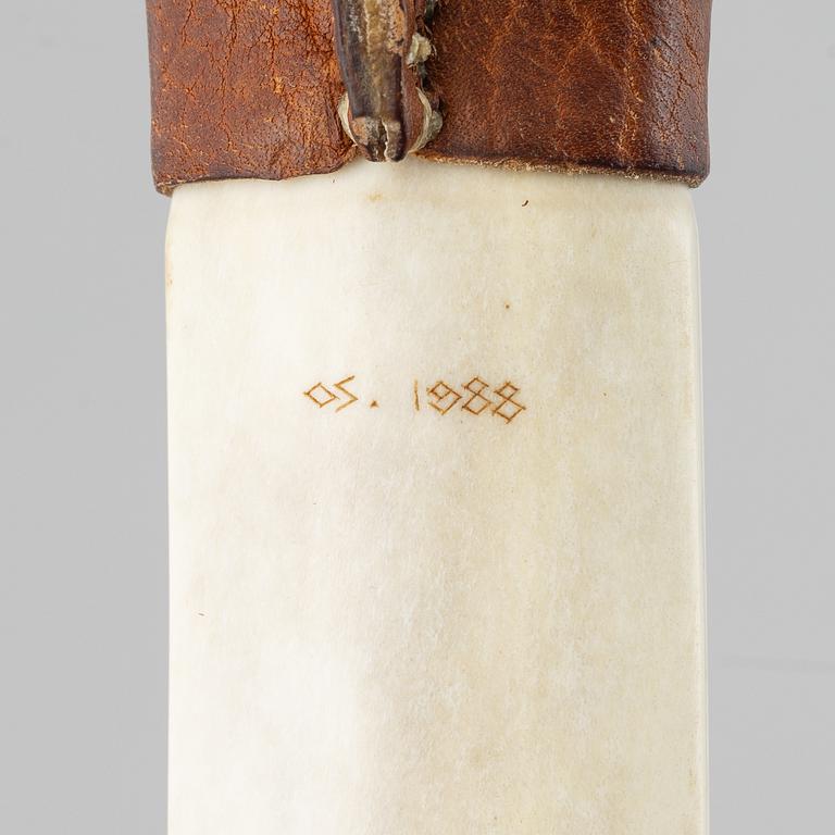 Olav Svonni, a reindeer horn knife, Ravttas.