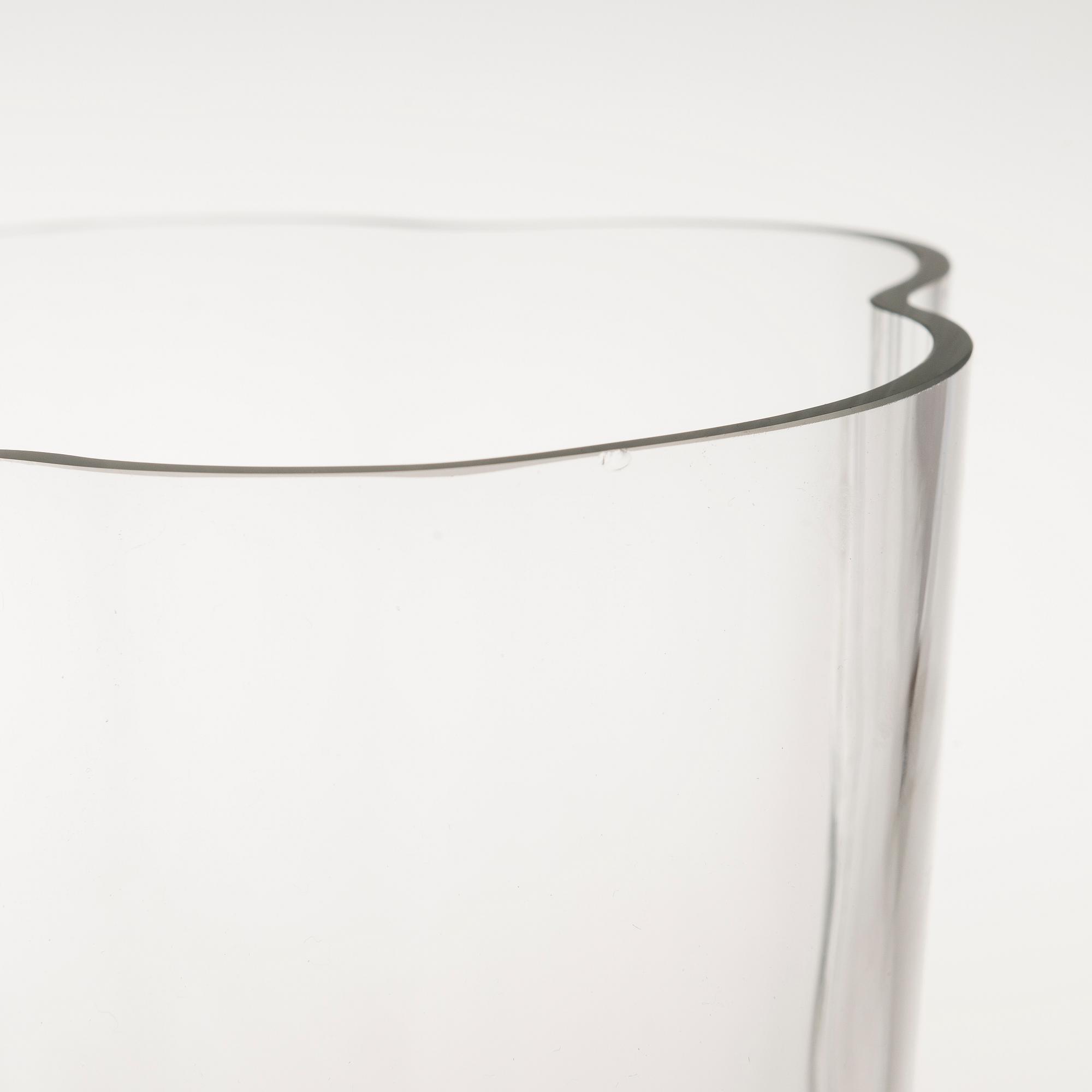 ALVAR AALTO, A glass vase. 'Alvar Aalto 100 years'. iittala 219/1998.