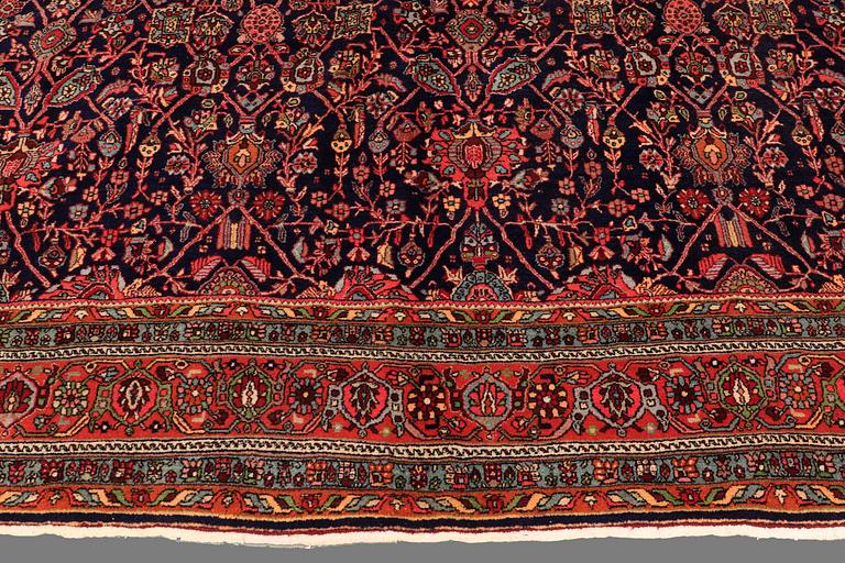 A CARPET, semi-antique, Bidjar, Around 405 x 310 cm.