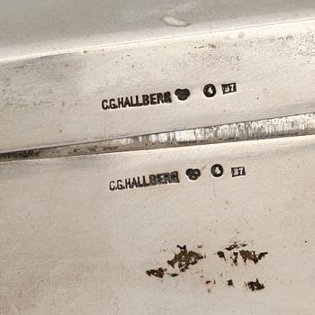 CIGARETTSKRIN, silver. C.G Hallberg, Stockholm, 1904. Totalvikt ca 505 gram.