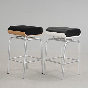 PALLAR, 2 st snarlika, "Bison", Johanson Design. 1900-talets andra hälft.