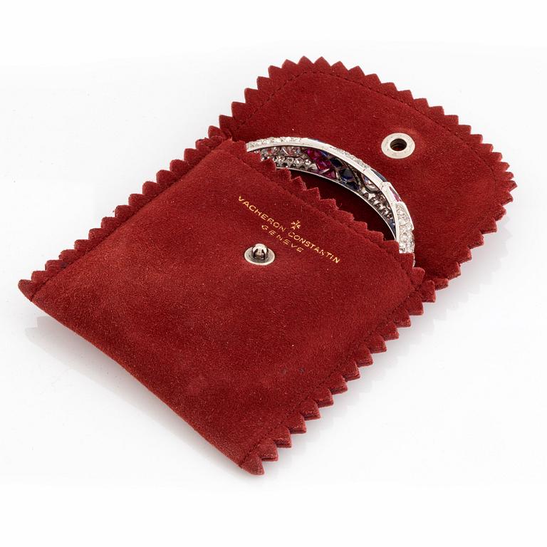 Armring platina med gammal- och rosenslipade diamanter samt fasettslipade safirer och rubiner.