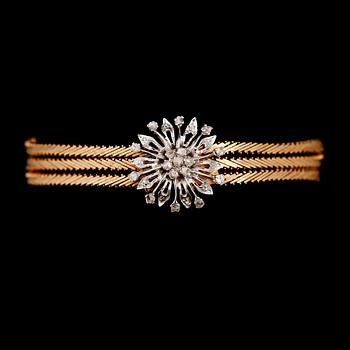 ARMBAND, 18 k guld och vitguld, rosenslipade diamanter.  Tot vikt 33 g.