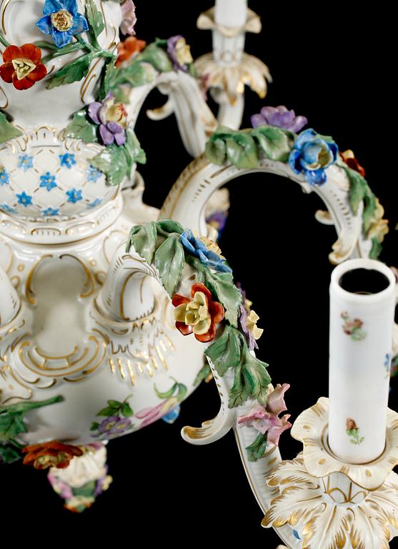 Porcelain chandelier from Dresden, around the middle of the 20th century.