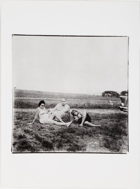 DIANE ARBUS, Portfolio with 12 heliogravures published by Electa in 1979. Numbered 26/1000.
