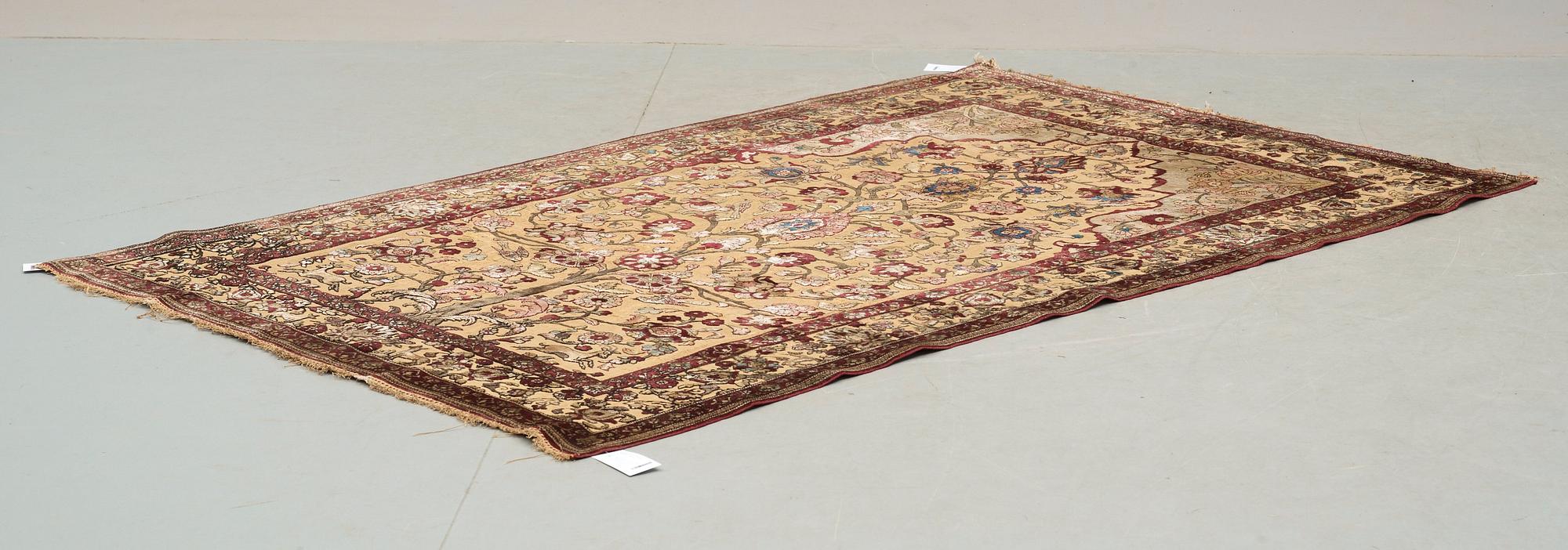 SEMIANTIK SILKE KESHAN RELIEF. 211 x 130 cm.