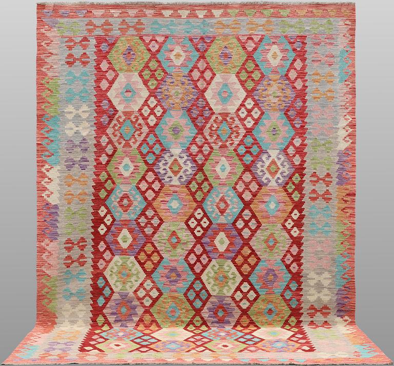 A Kelim carpet, 285 x 199 cm.