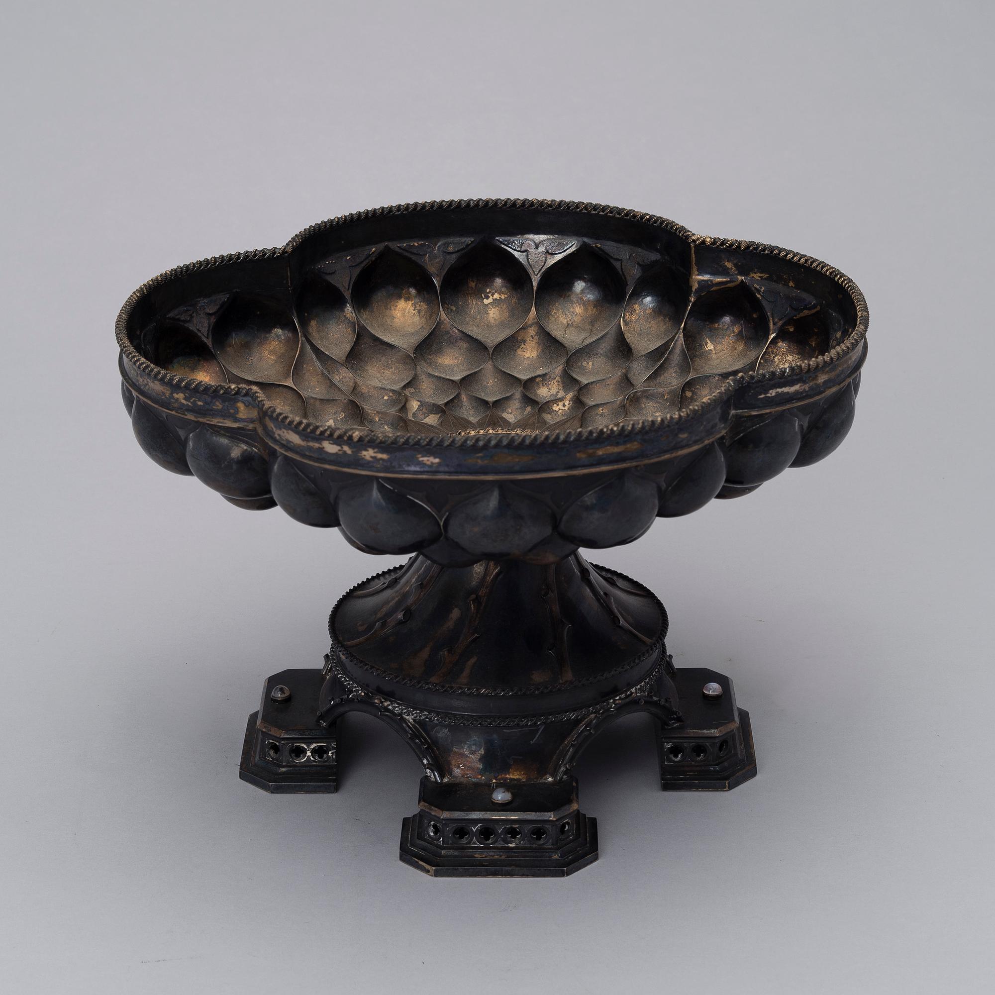 JALALLINEN MALJA, hopeaa, U. Sauter, Basel, Sveitsi. Paino 1670 g.