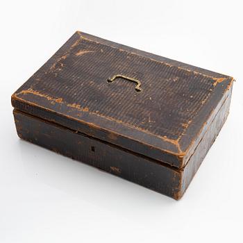 Bestickservis, silver, 27 delar, graverade med Axel von Fersens vapensköld samt tre med Lewenhaupts, Frankrike 1700-tal.