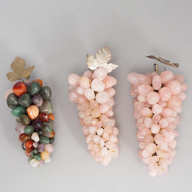 BORDSDEKORATIONER, tre stycken, sten. Kina, 1900-tal.