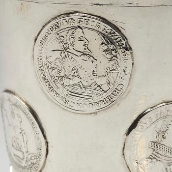 Christoper Dey, bägare, silver, Riga (verksam 1729-1748 (-59)).