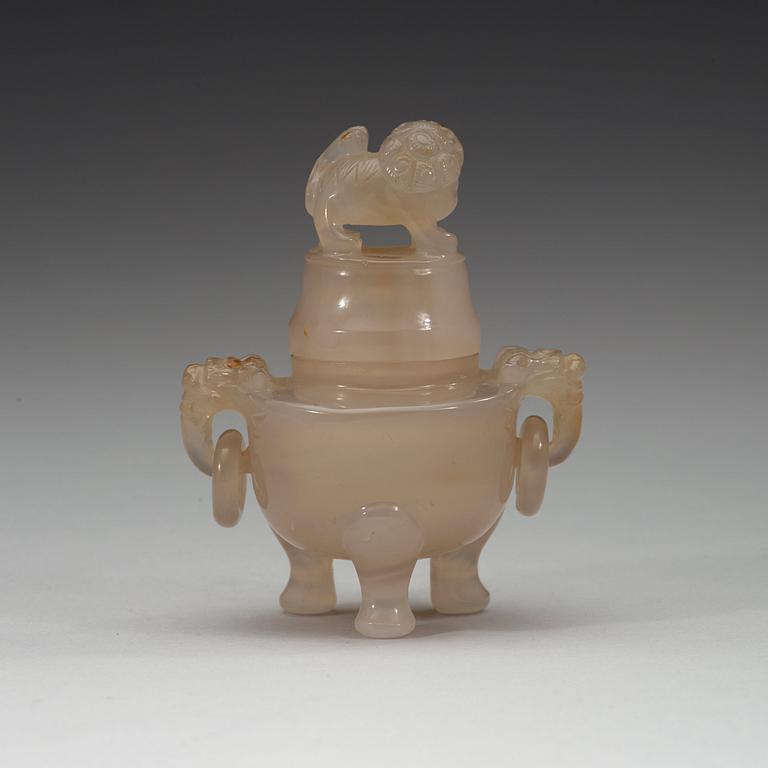 An agathe tripod nephrite censer with cover, late Qing dynasty, circa 1900.