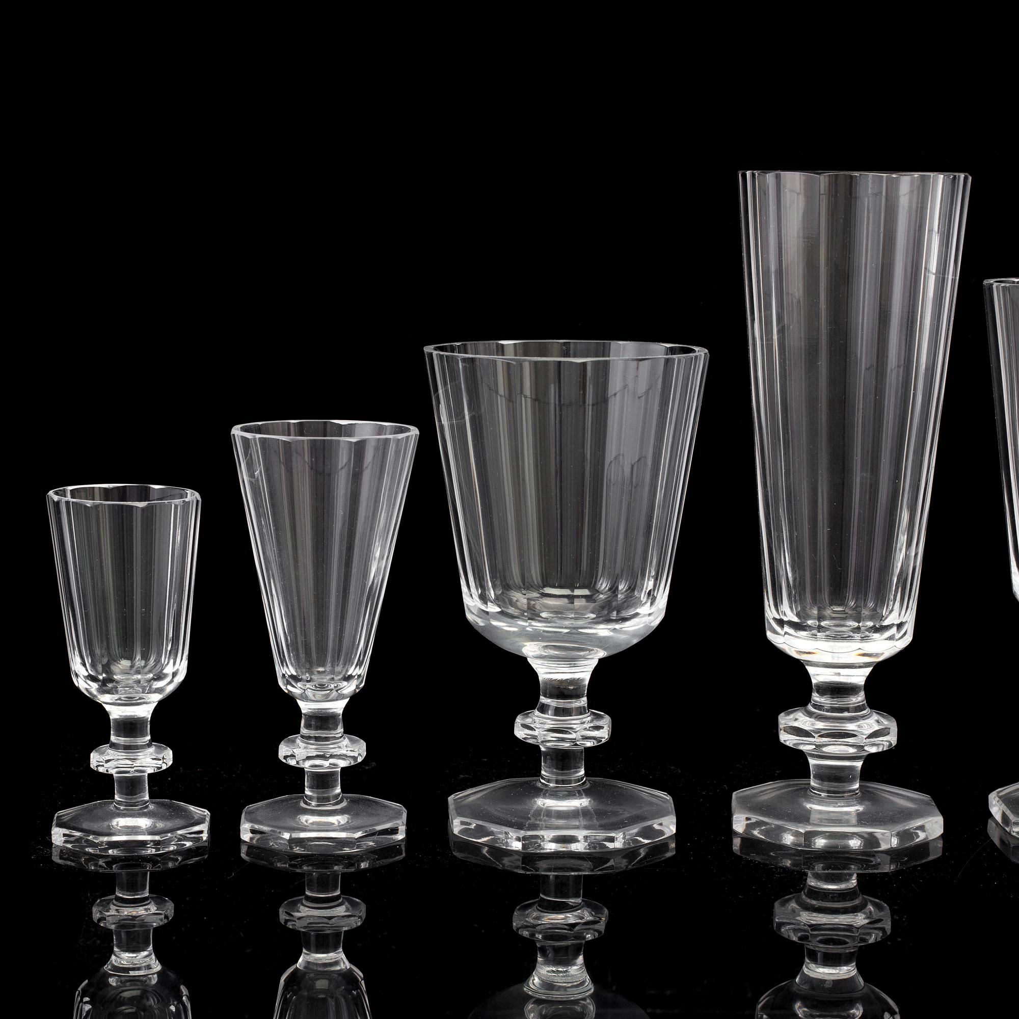 A 75 piece first half of the 20th century'Karlberg' glass servis by Elis Bergh.