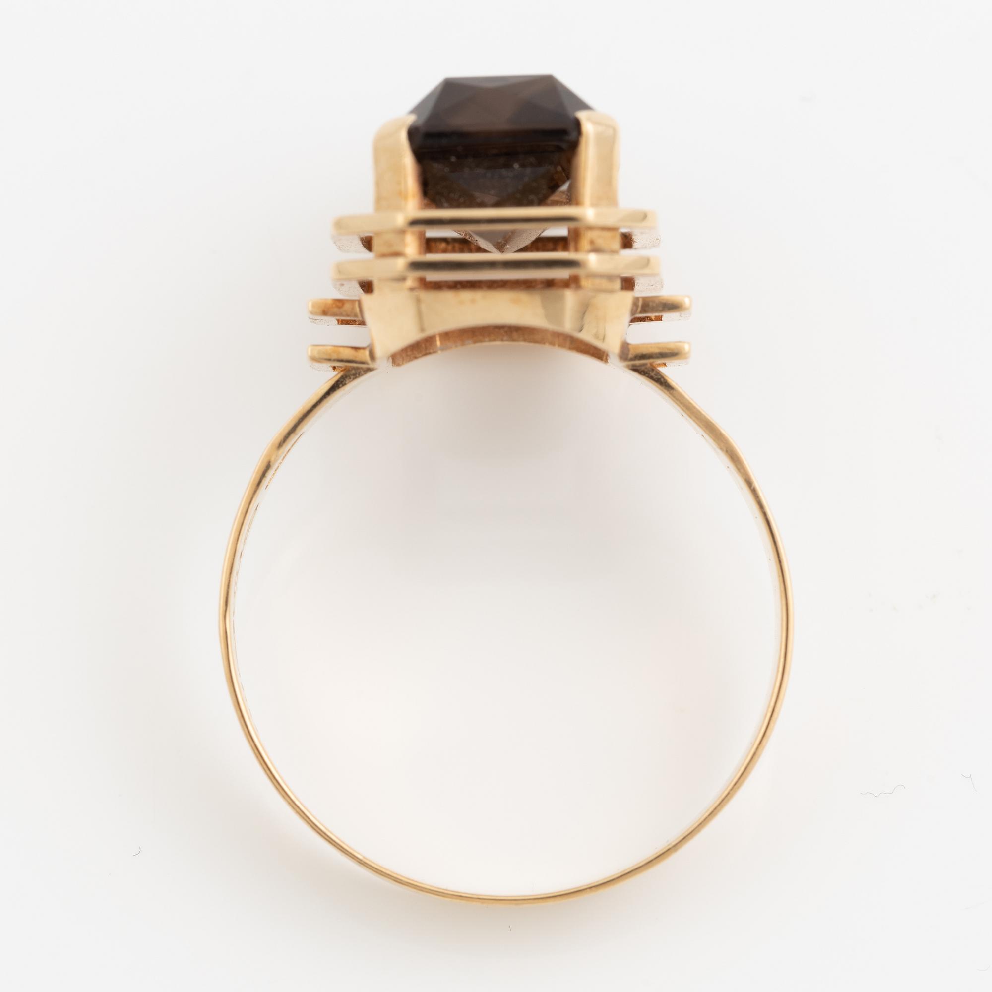 Ring, 14K gold, smoky quartz. Alppikulta Oy, Helsinki 1961.