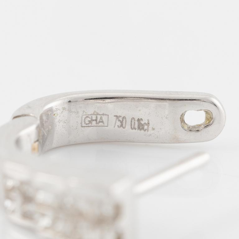 Ring and a pair of earrings, 18K white gold with princess-cut and brilliant-cut diamonds.