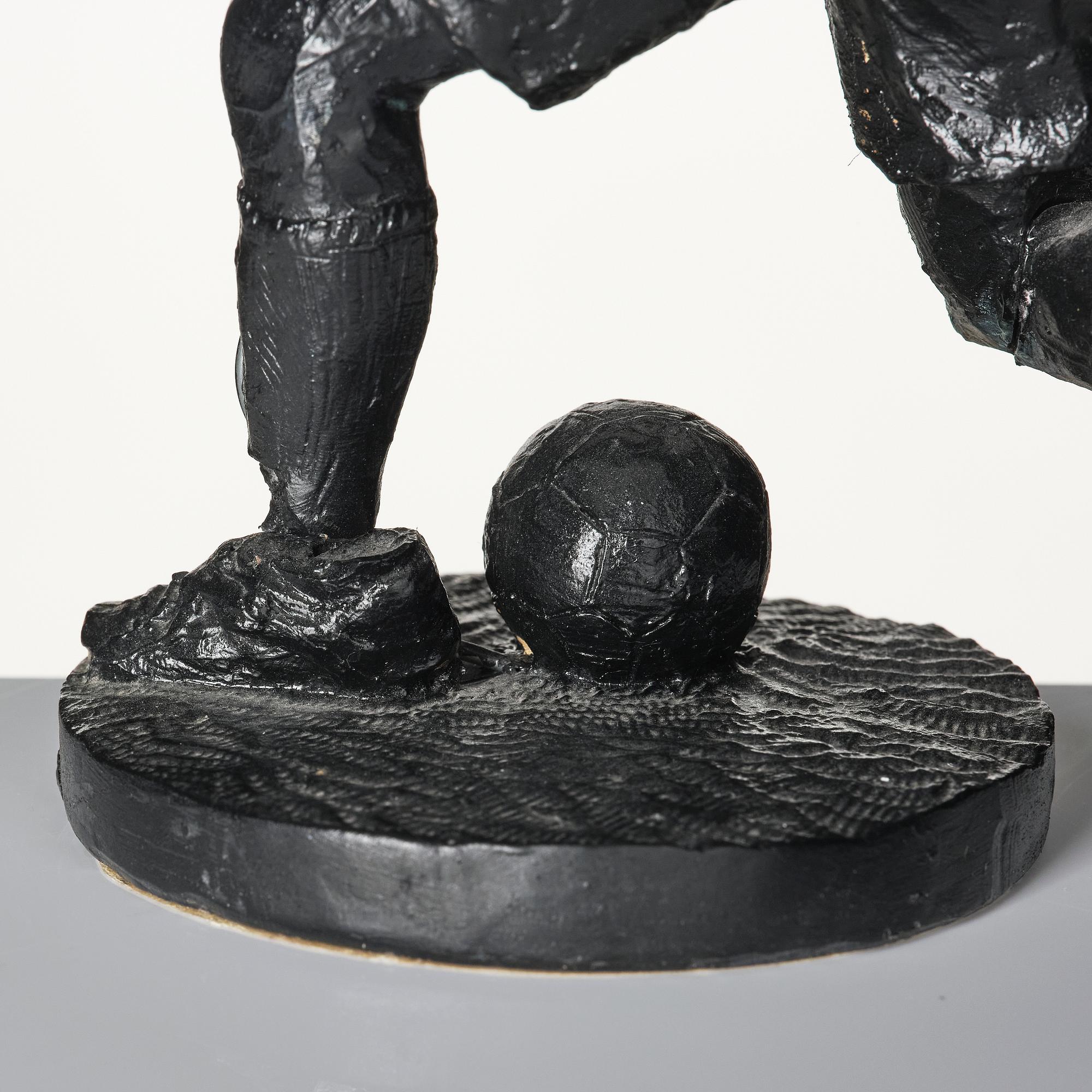 Makode Linde, Fotbollsspelare.