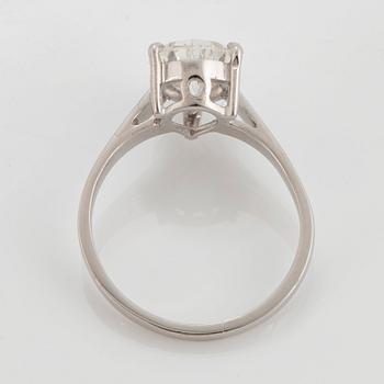 An 18K white gold ring set with a pear shaped brilliant-cut diamond 2.12 cts G vs 1.