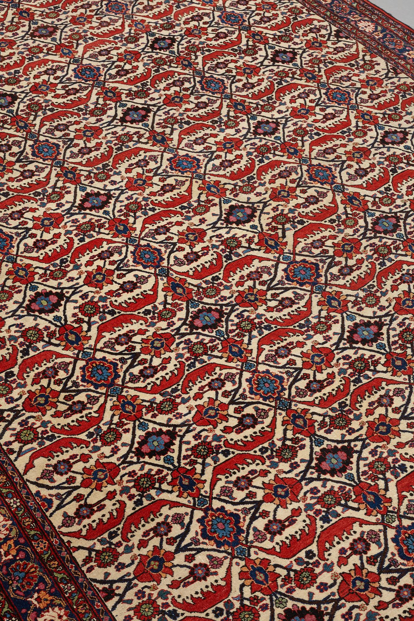 MATTO, a semi-antique Veramin, ca 326 x 207 cm.