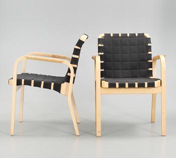 KARMSTOLAR, 2 st, modell 45, Alvar Aalto, Artek. Modellen formgiven 1947.
