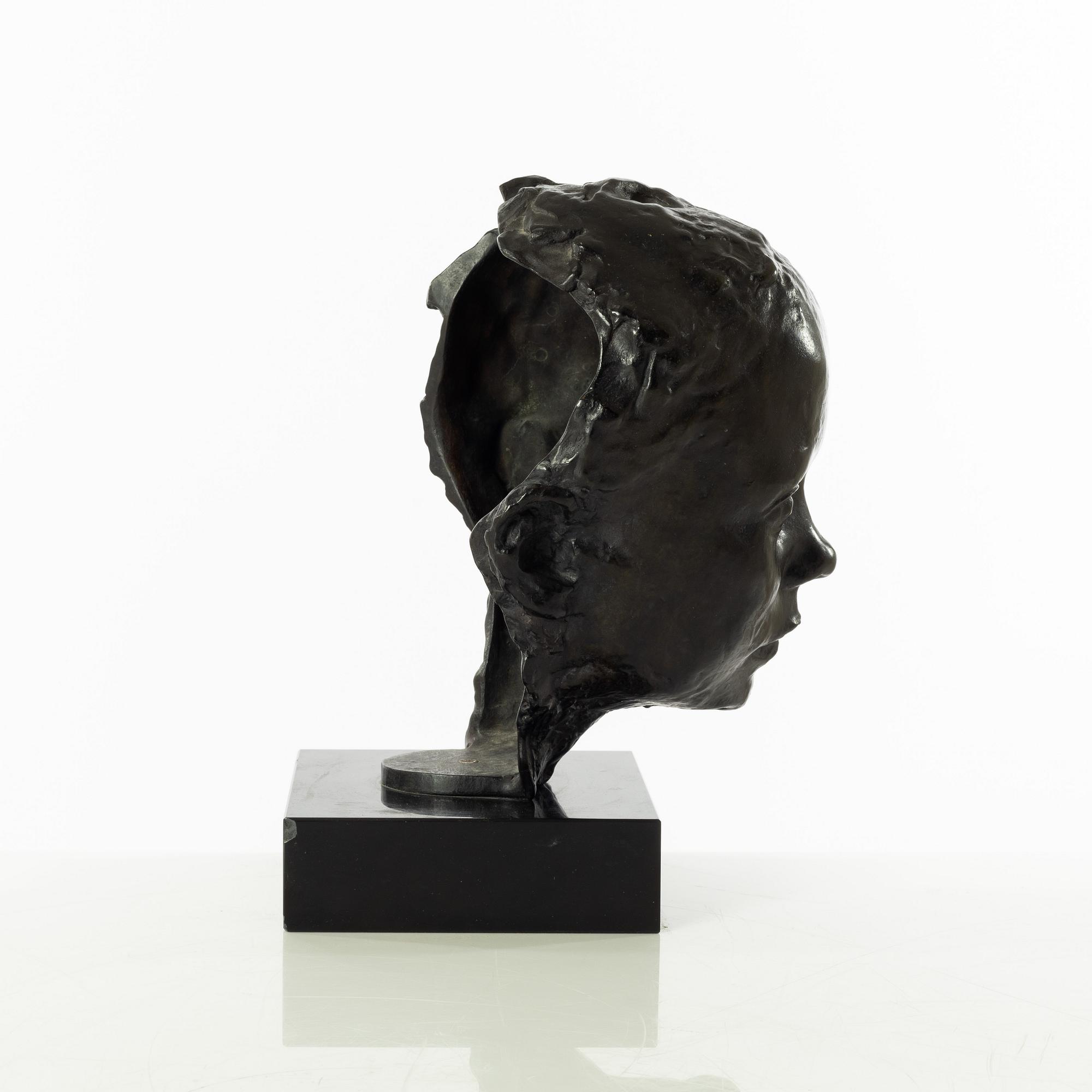 Gudmar Olovson, sculpture. Signed. Numbered. Foundry mark. Bronze, total height 26 cm, length 19 cm.