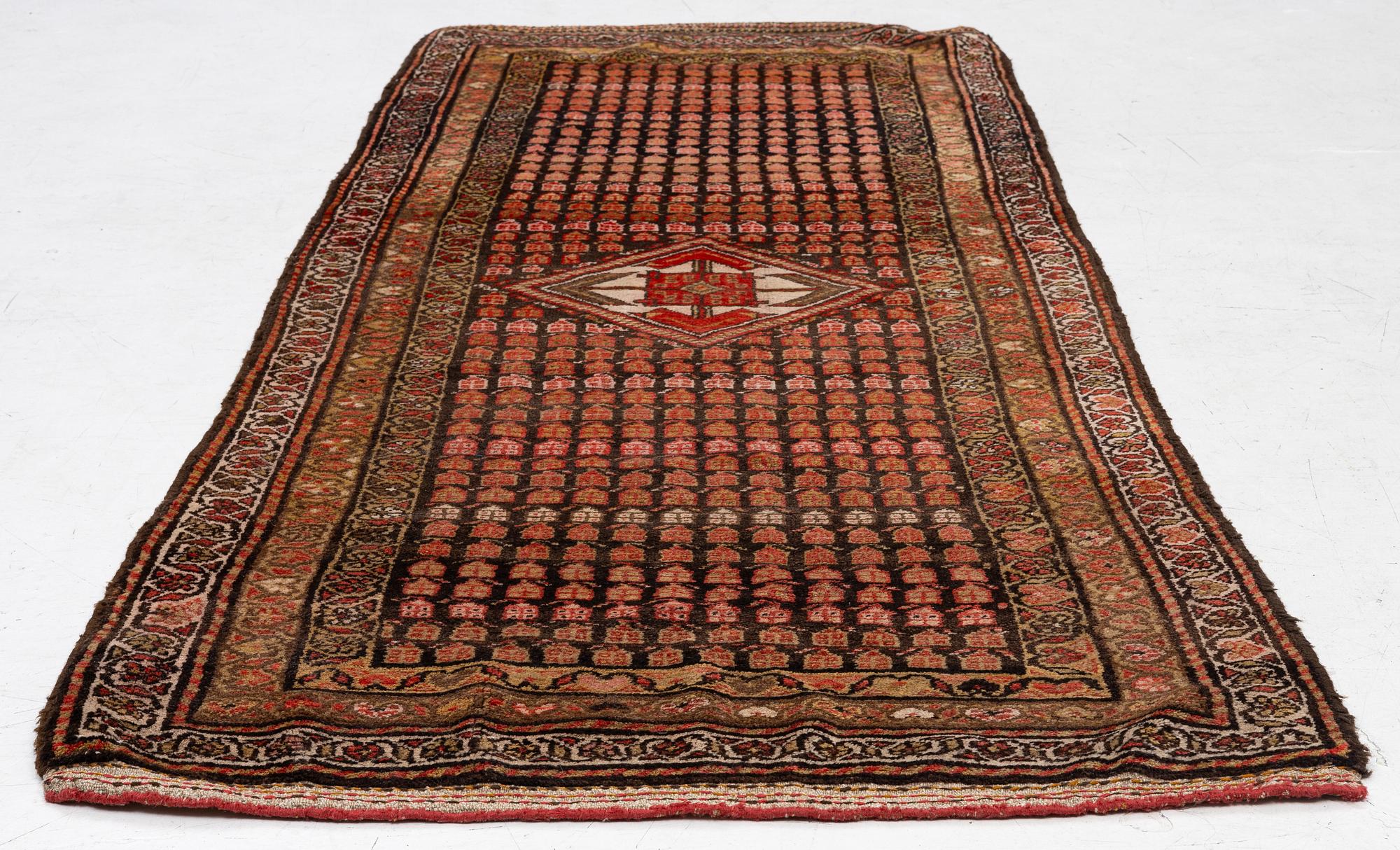 Carpet, approx. 235 x 100 cm.