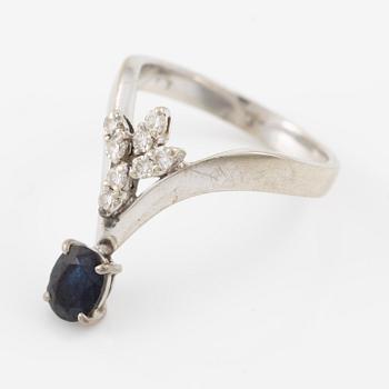 Ring in 18K white gold with a dark sapphire and octagon-cut diamonds.