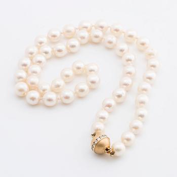 PEARL NECKLACE, cultured perals approx 7-7,5 mm, clasp in 18K gold white stones.