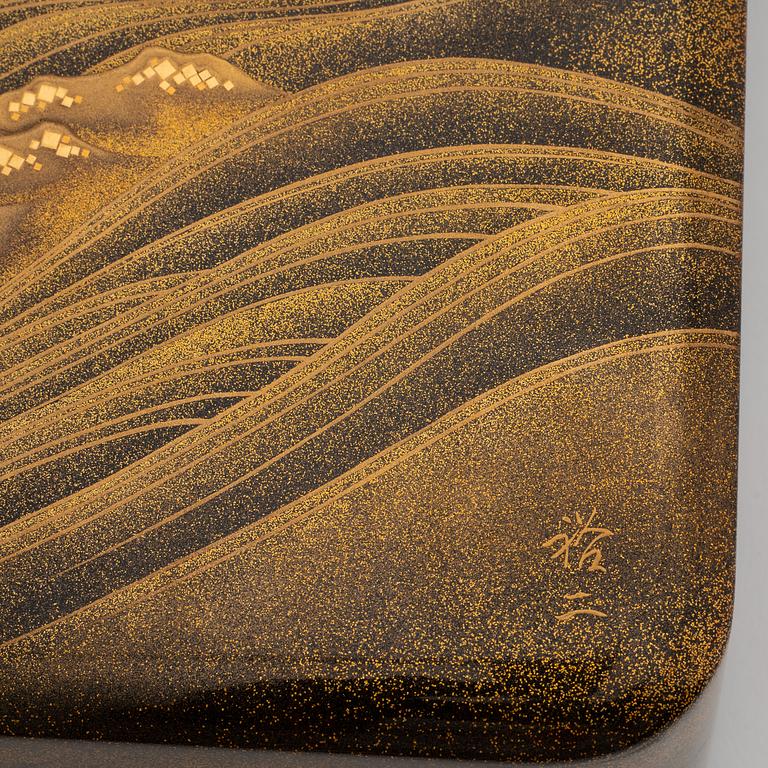 A fine Japanese laqcuer Ryoshibako paper box with cover, presumably Meiji-period, (1868-1912).
