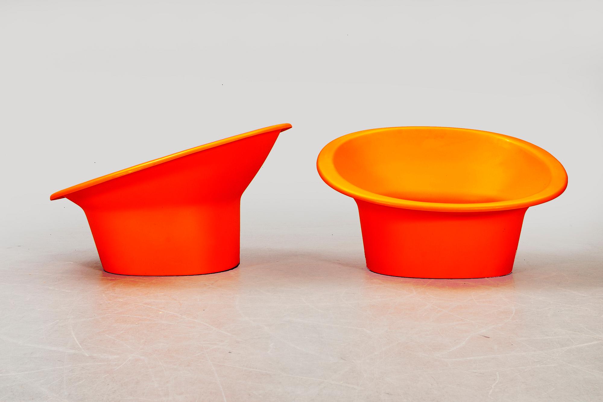 Svante Schöblom, a pair of 1970s plastic easy chairs from Overman Ab Tranås.