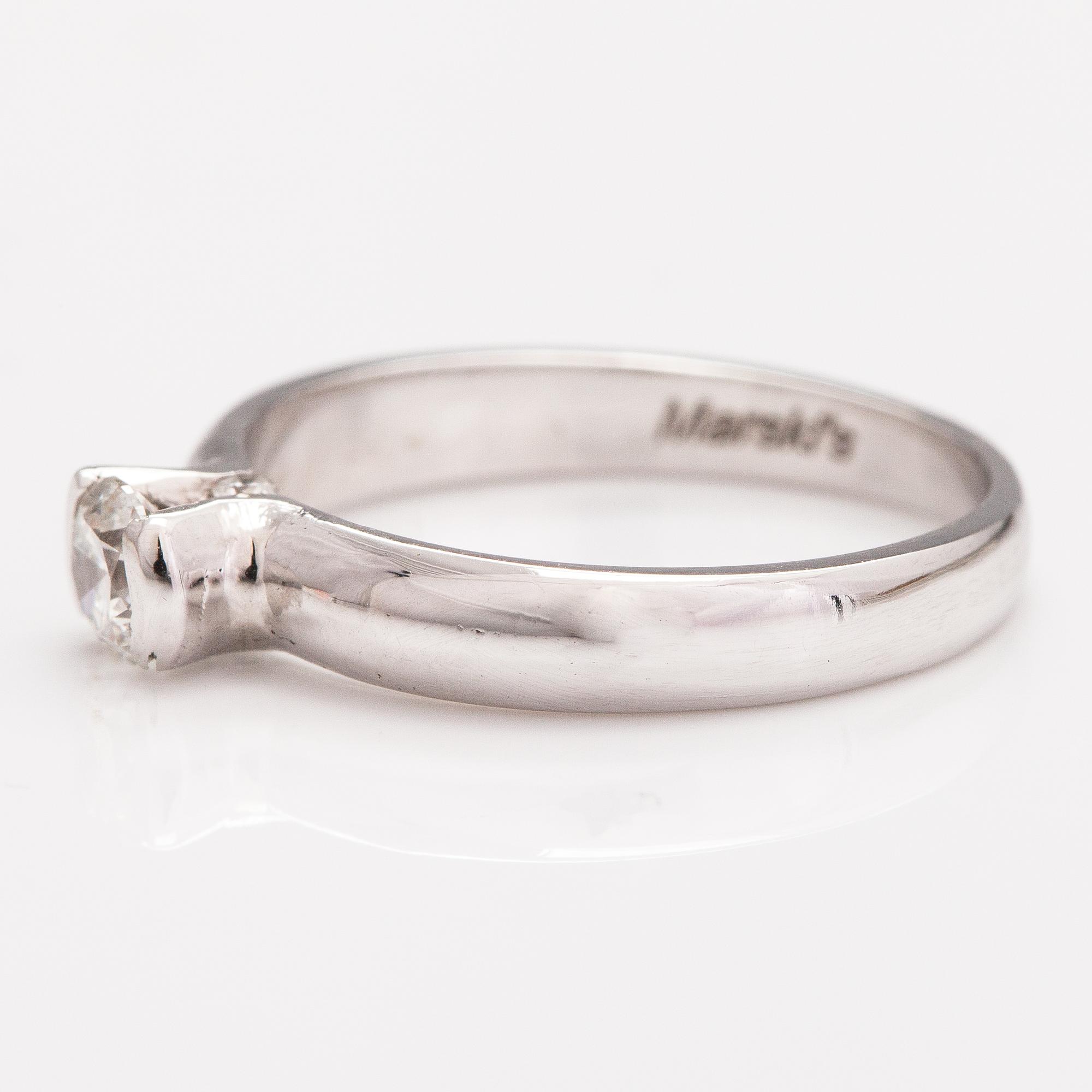 An 18K white gold ring with diamonds ca. 0.38 ct in total.