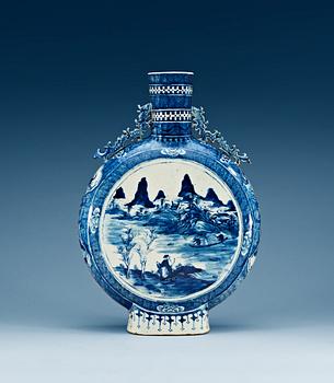 1588. A large blue and white moon flask, late Qing dynasty.