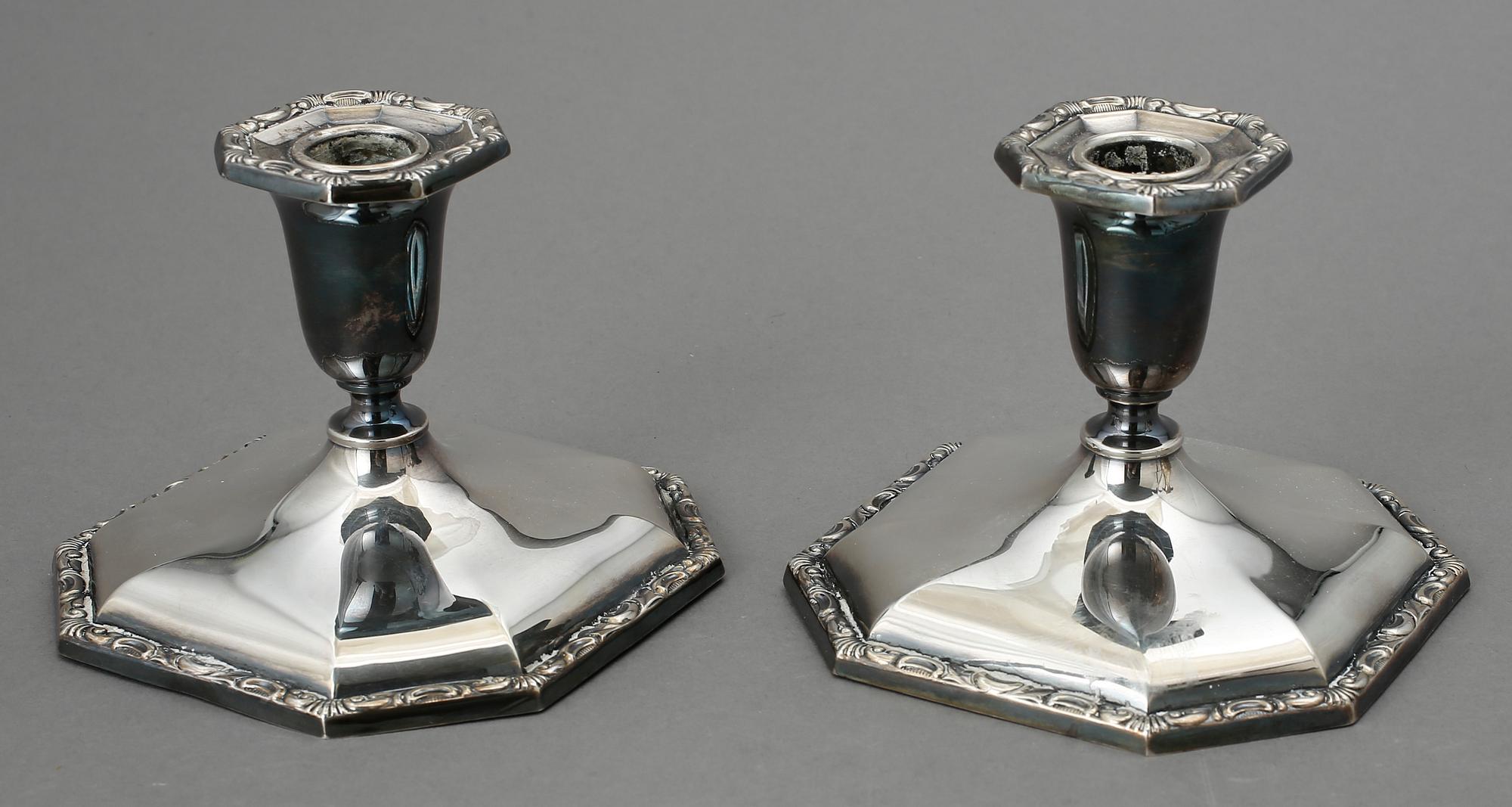LJUSSTAKAR, ett par, silver, svenska importstämplar, 1900-tal,