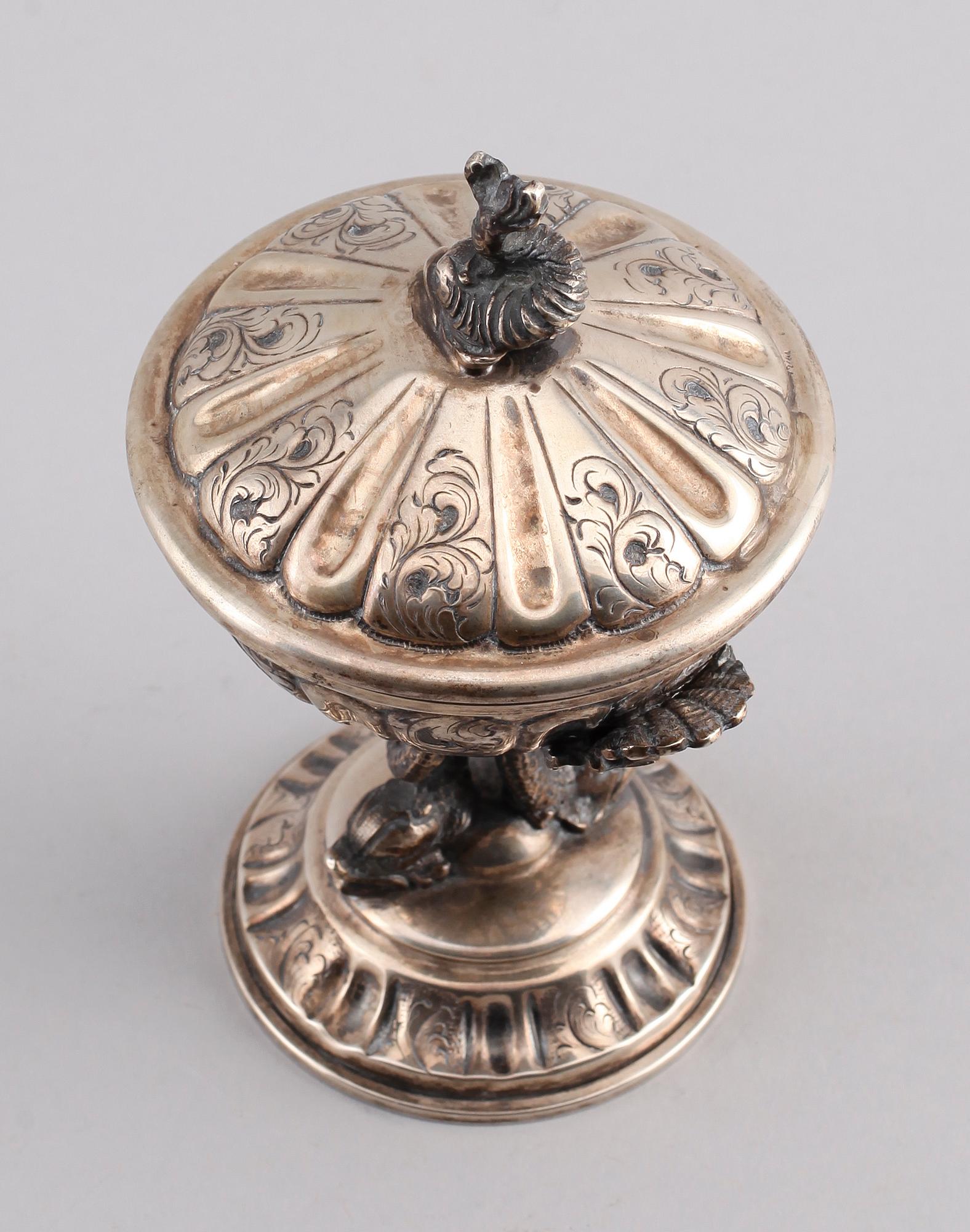 LOCKSKÅL, silver, svenska importstämplar, 1800-talets andra hälft. Vikt ca 301 gram.