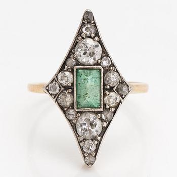 An 18K gold ring with an emerald and diamonds ca. 0.68 ct in total. A Tillander, Helsinki 1922.