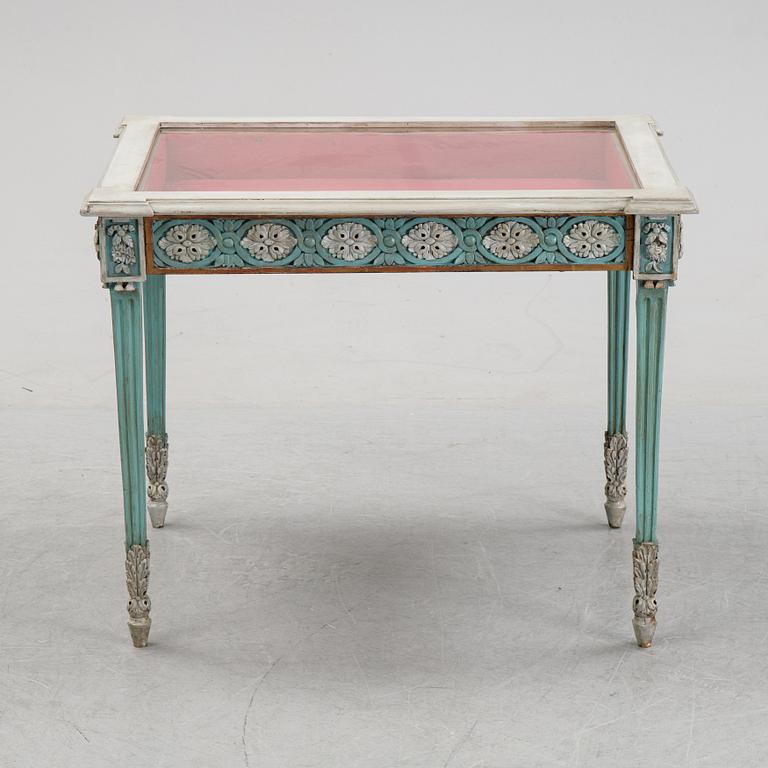 A mid 19th Century display table.