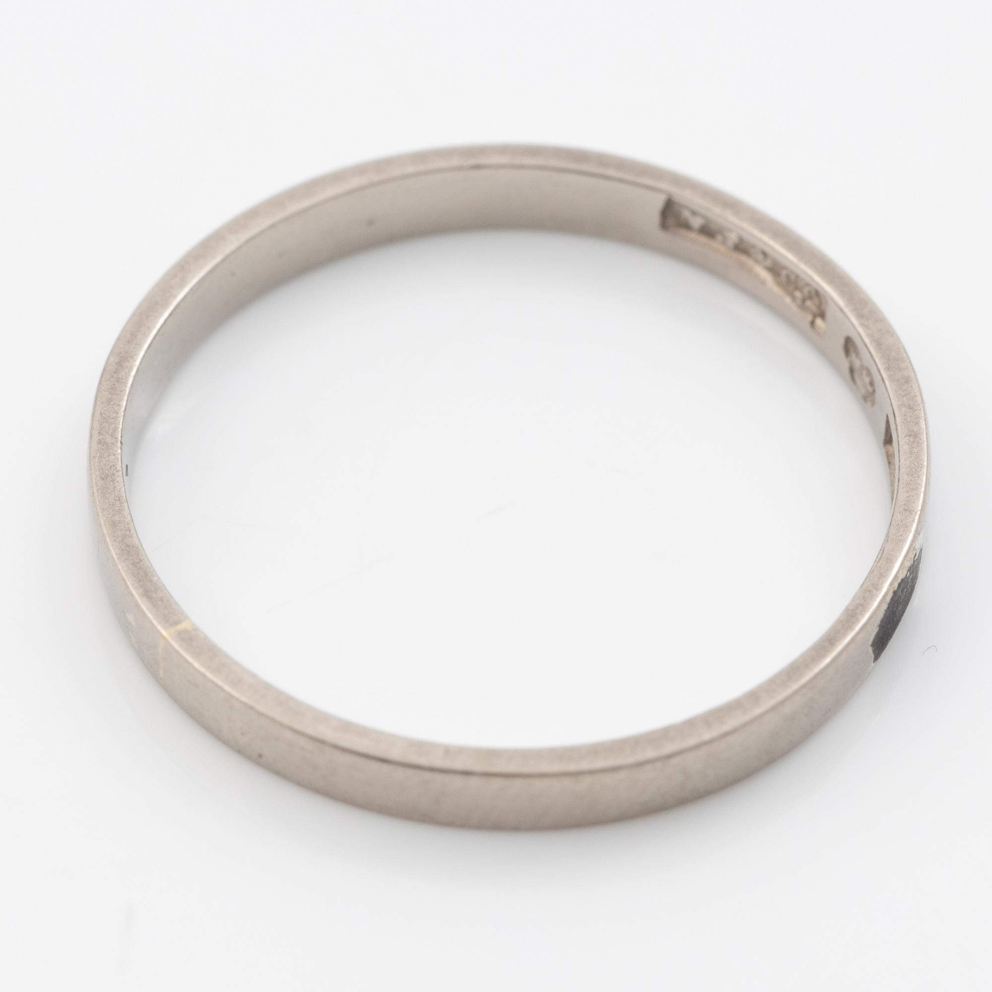 Ring, plain 18K white gold.
