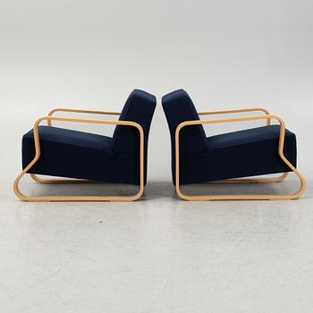 Alvar Aalto, fåtöljer, ett par, modell 44, Artek, Finland.