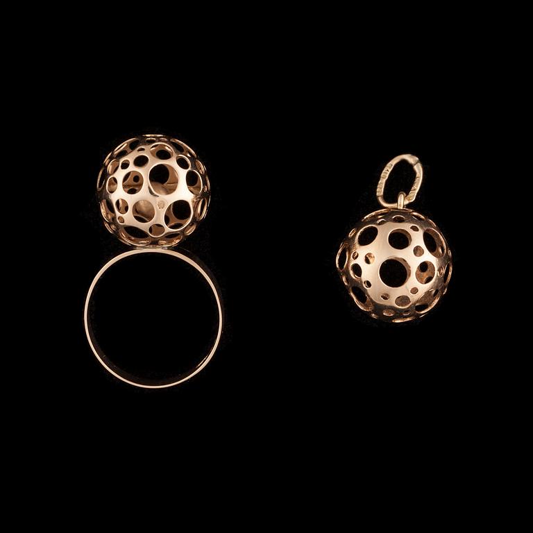 RING och HÄNGE, 14K guld, Liisa Vitali, N. Westerback, Helsingfors, 1970-tal. Tot vikt 5,1 g.