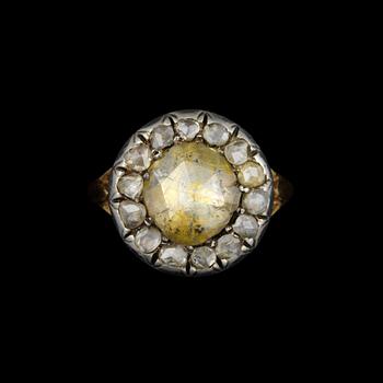 485. SORMUS, 18K kultaa ja hopeaa, vanhahiottuja timantteja, 1700/1800-luku, 1930-luku. Paino n. 5 g.