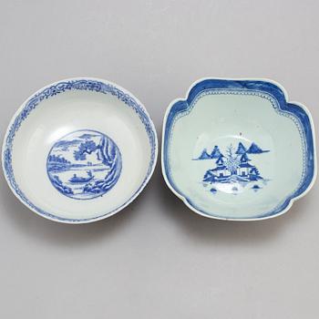 A japanese blue and white bowl, first half of the 20th Century and a late Qing blue and white Chinese bowl.