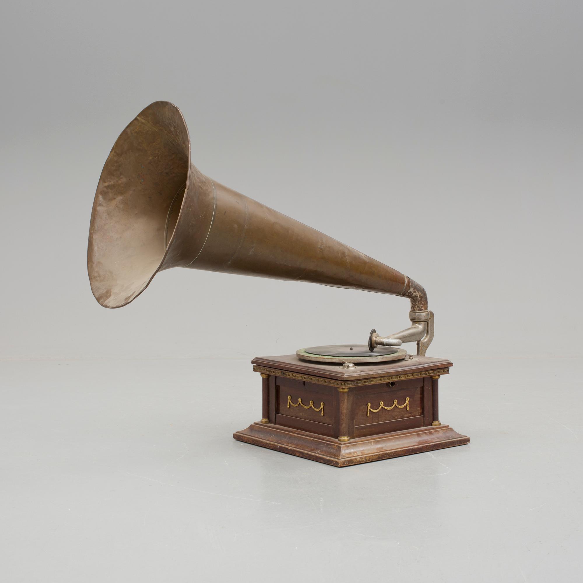 TRATTGRAMMOFON, 1900-talets början.